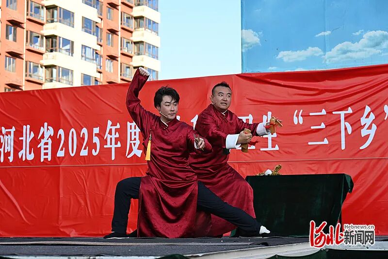 河北省心连心艺术团赴承德滦平开展“三下乡”集中服务惠民演出