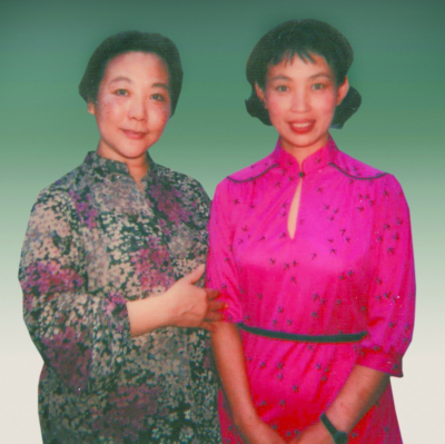 赵燕侠(左)和张雏燕(右)近照青年时代的赵燕侠赵燕侠《荀灌娘》