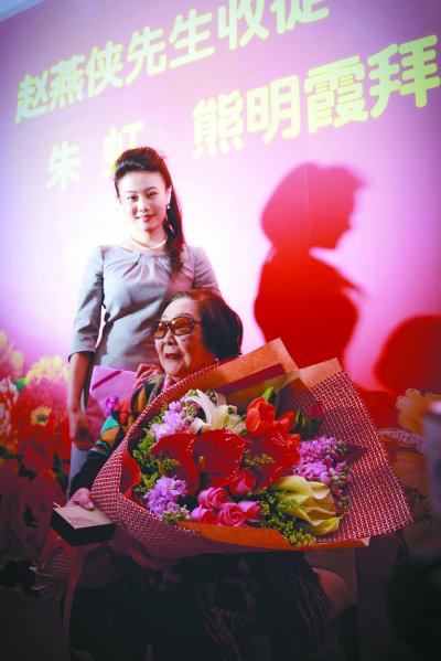 赵燕侠(左)和阎桂祥(右)赵燕侠(左)和张雏燕(右)近照青年时代的赵燕侠